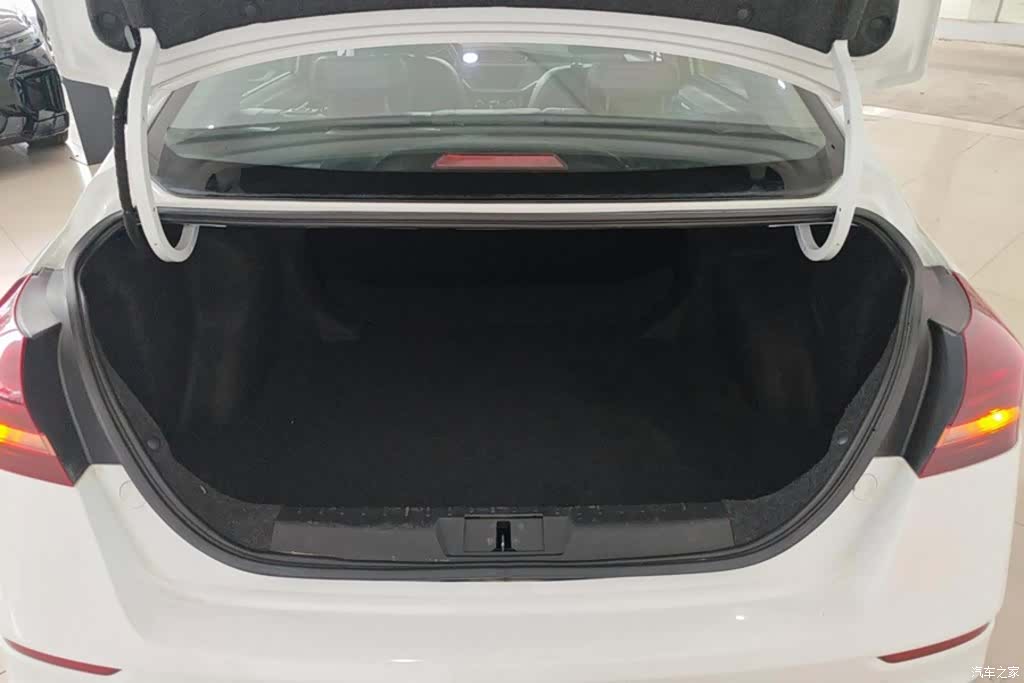 Geely Emgrand, 2021 4