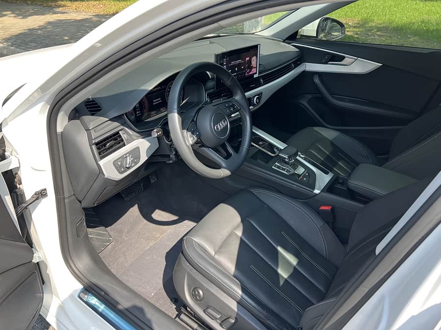 Audi A4L 2022, фото 6