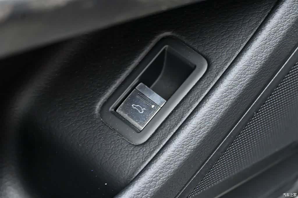 Audi A8L, 2023 24