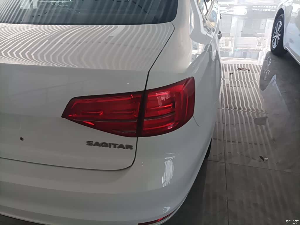 Volkswagen Sagitar, 2016 8