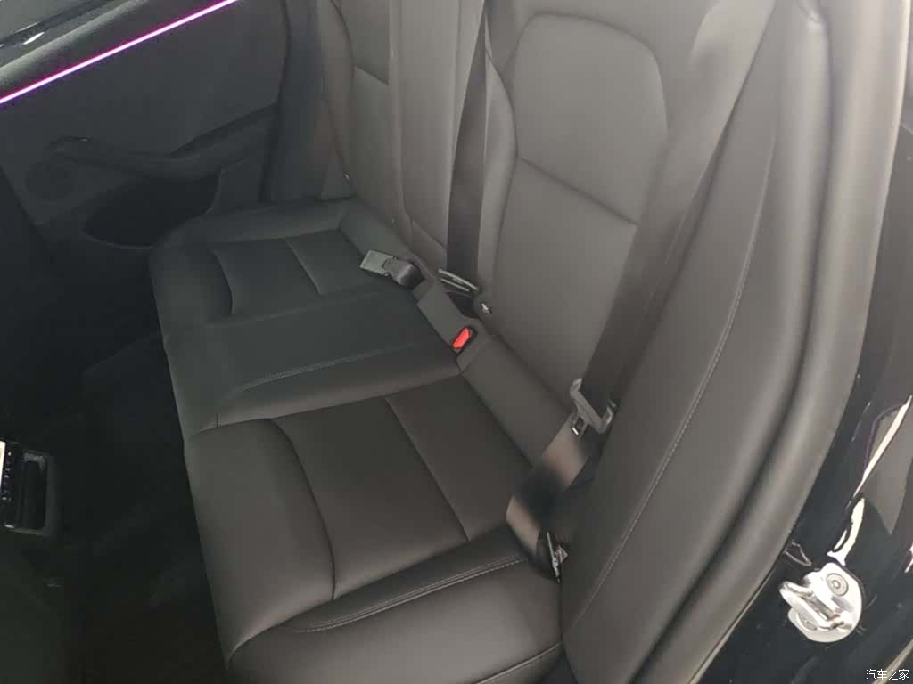 Tesla Model 3, 2025 13