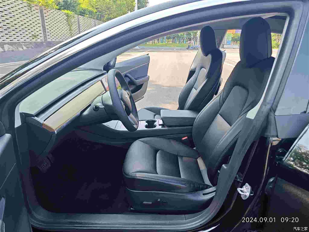 Tesla Model 3, 2020 13