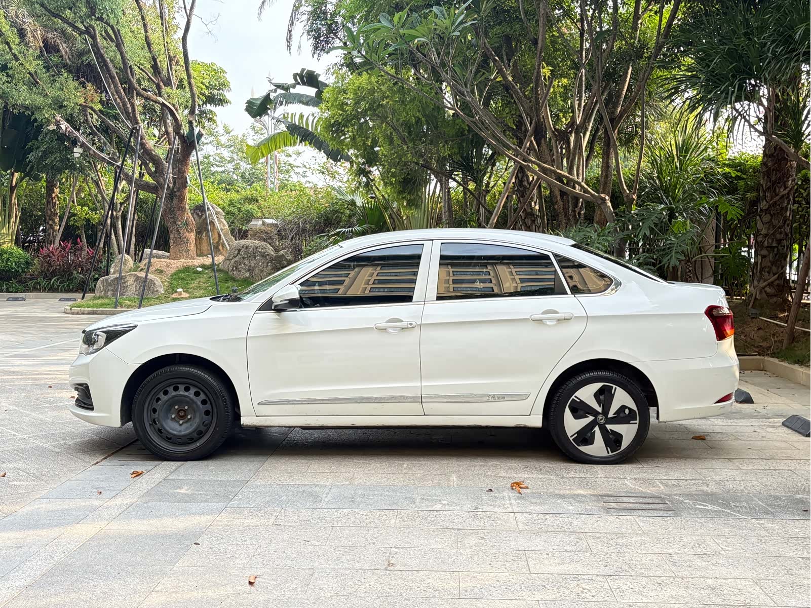 DongFeng E70, 2023 4