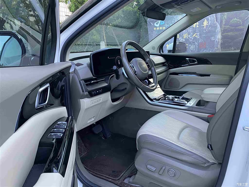 Kia Carnival, 2023 4