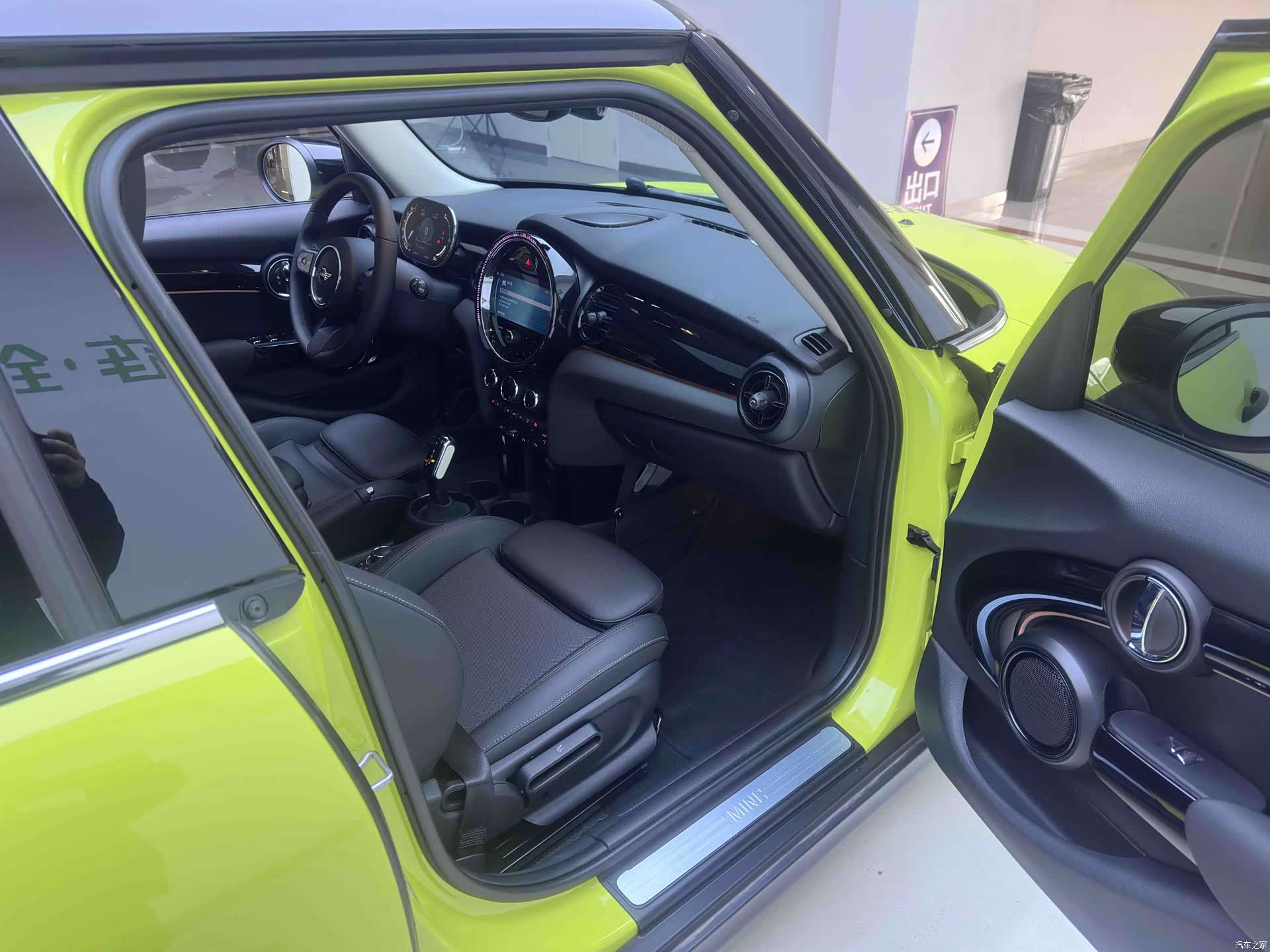 Mini Cooper, 2023 10
