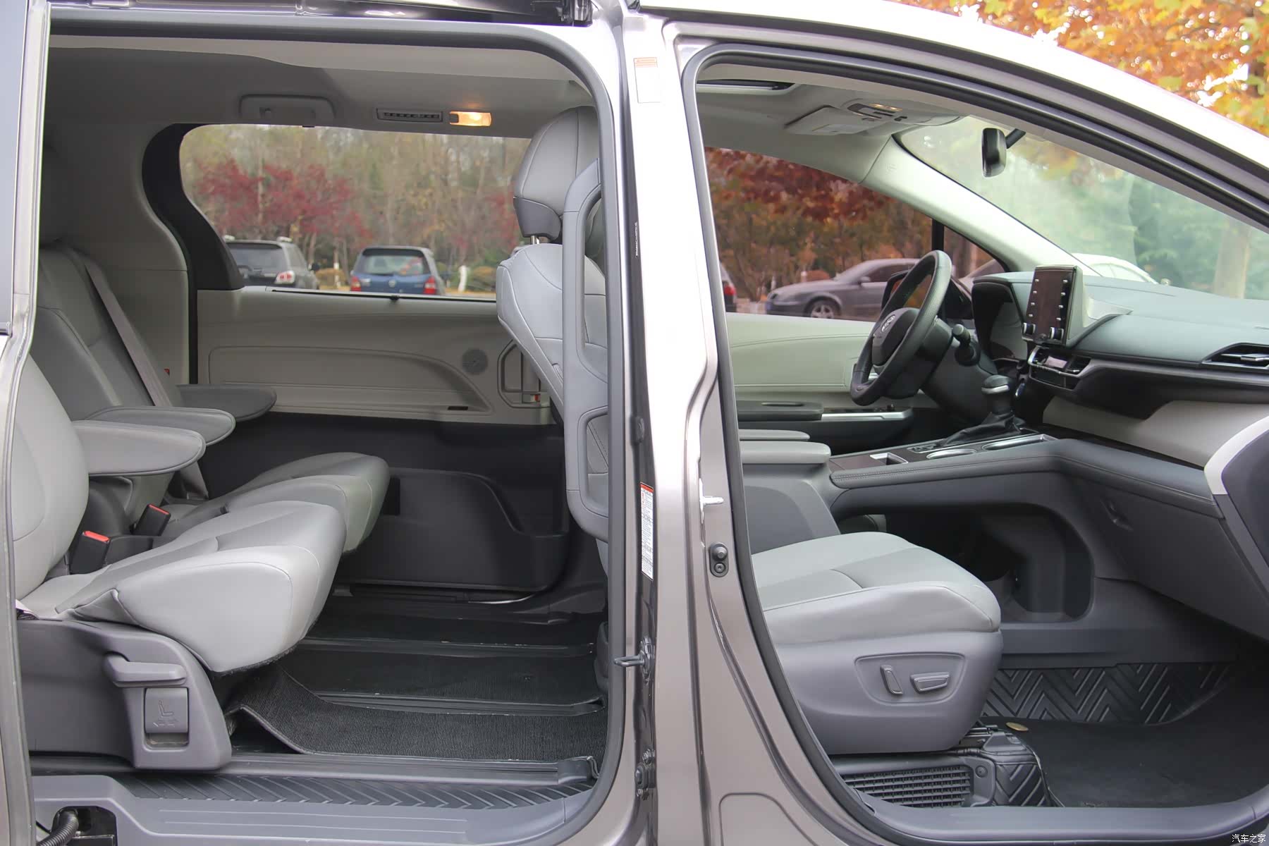 Toyota Sienna, 2022 16