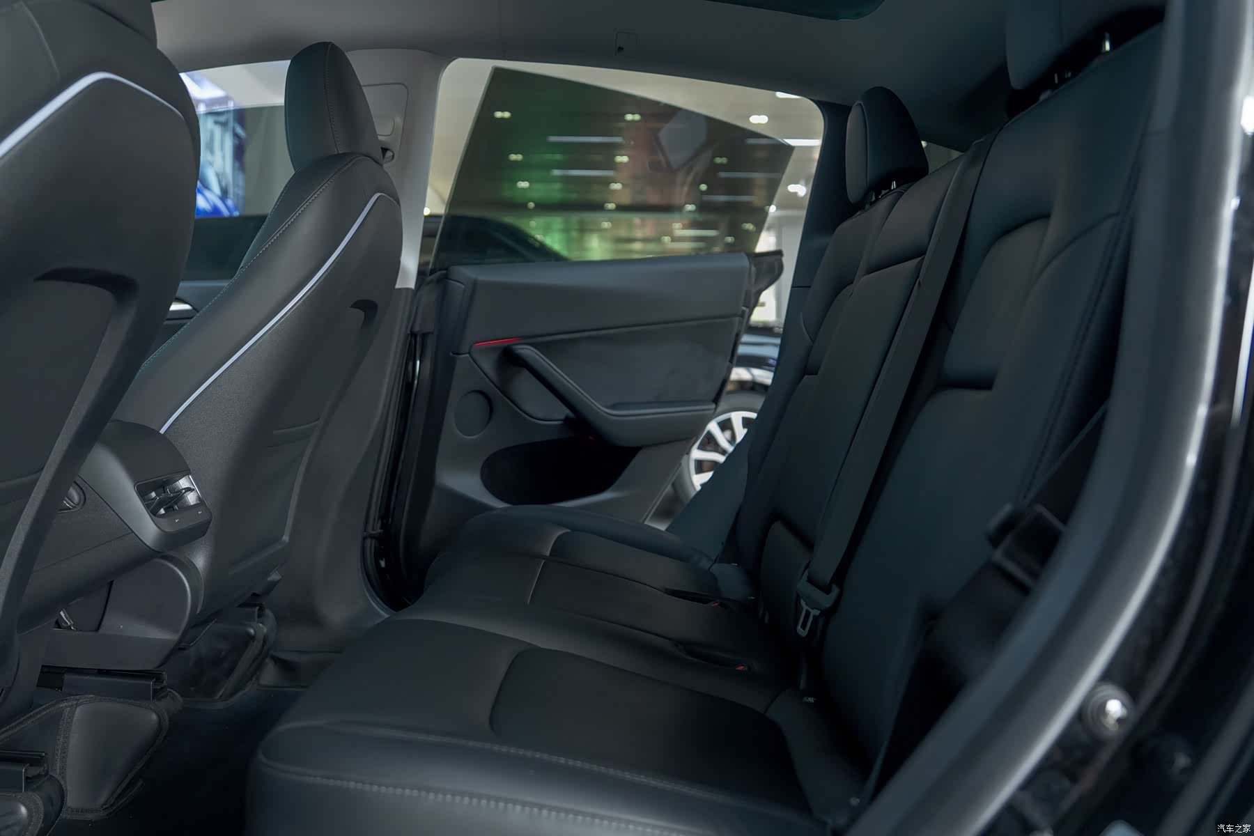 Tesla Model Y, 2023 13