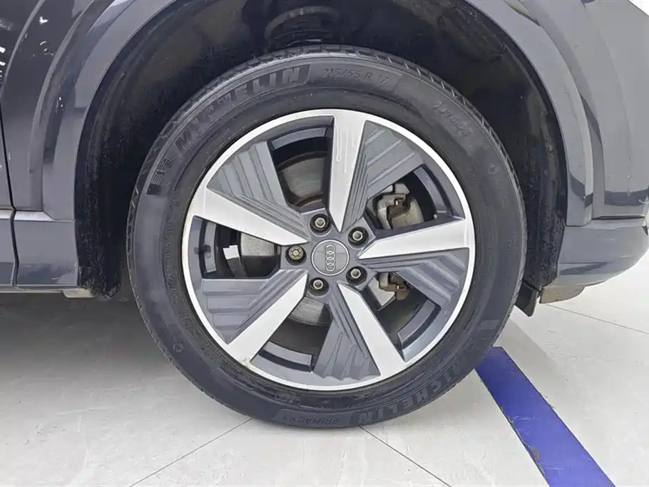 Audi Q2L