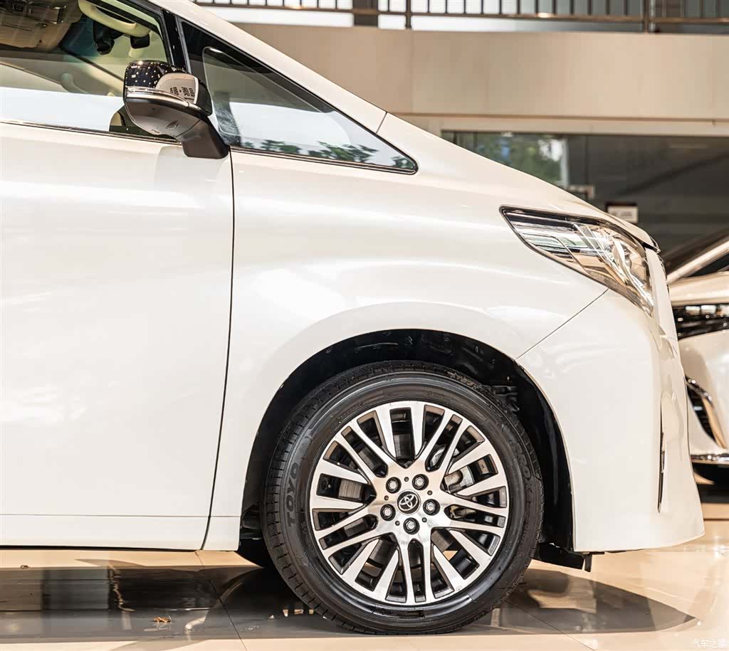 Toyota Alphard, 2018 все фото