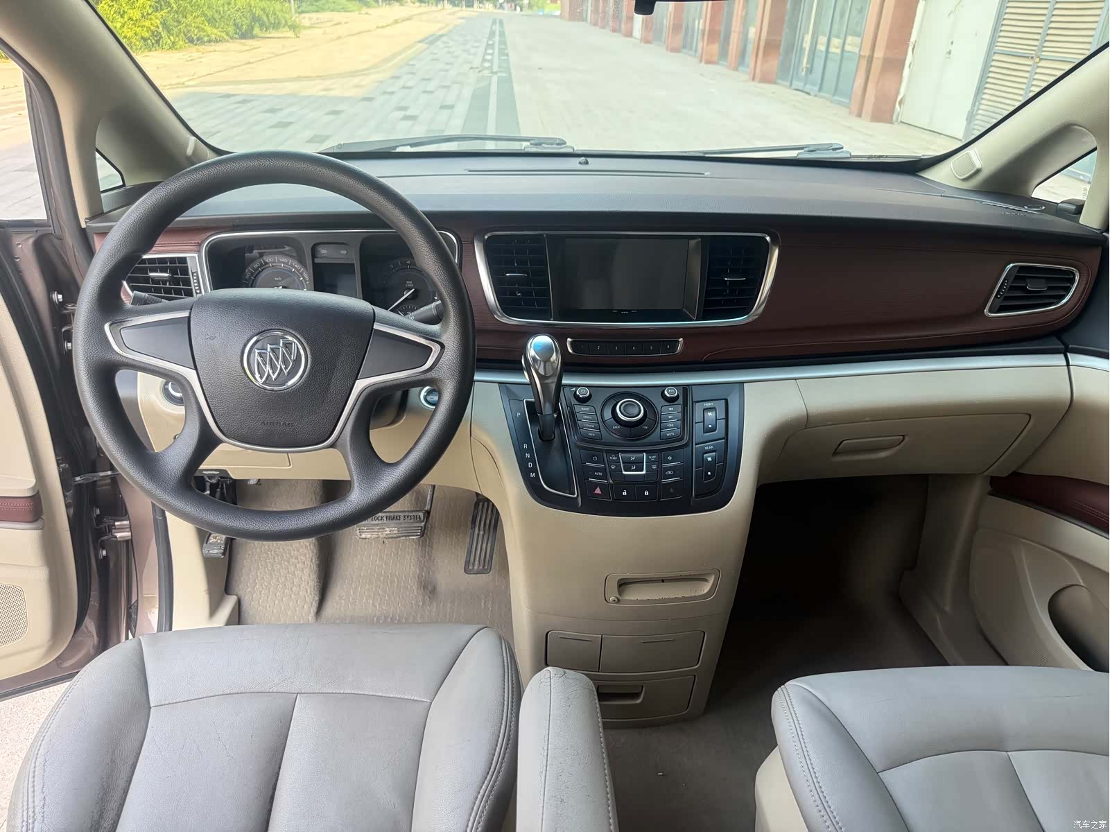 Buick GL8, 2016 6