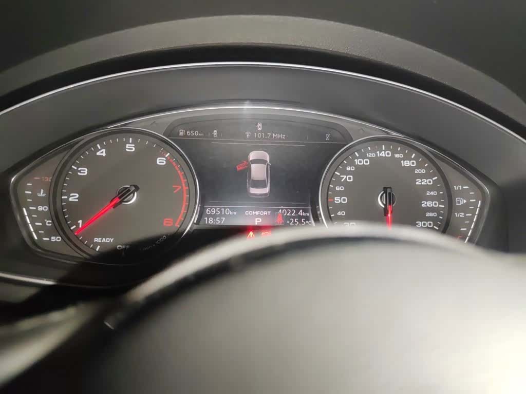 Audi A4L, 2019 все фото