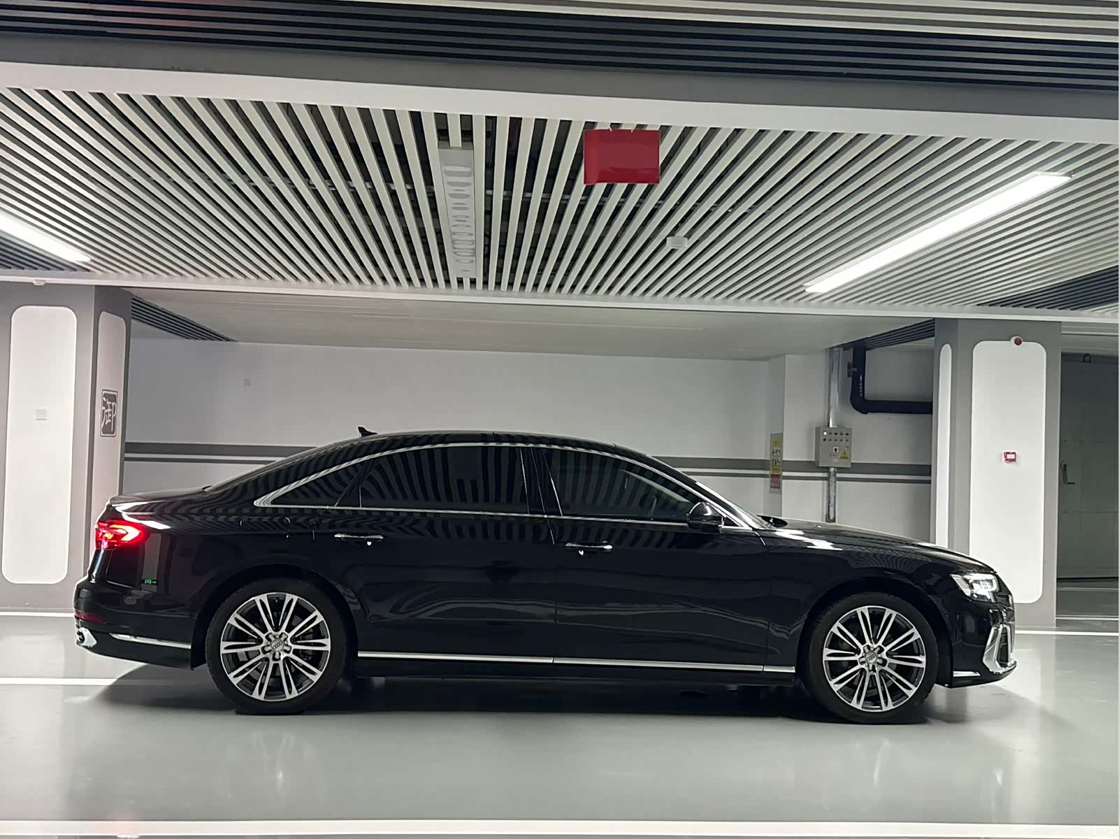 Audi A8L, 2023 25