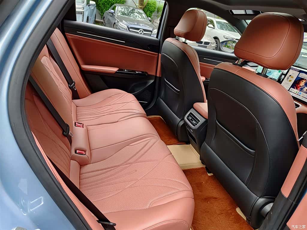 Geely Galaxy L6, 2025 11
