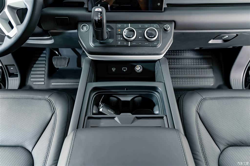 Land Rover Defender, 2024 19