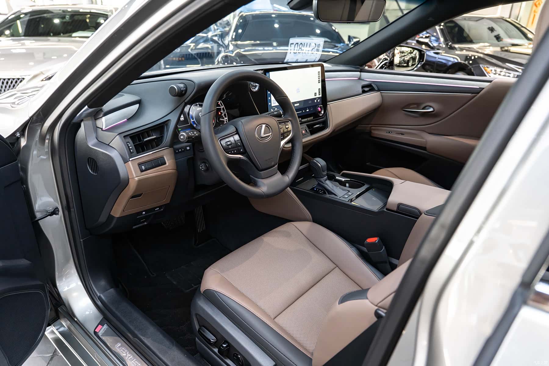 Lexus ES, 2026 9