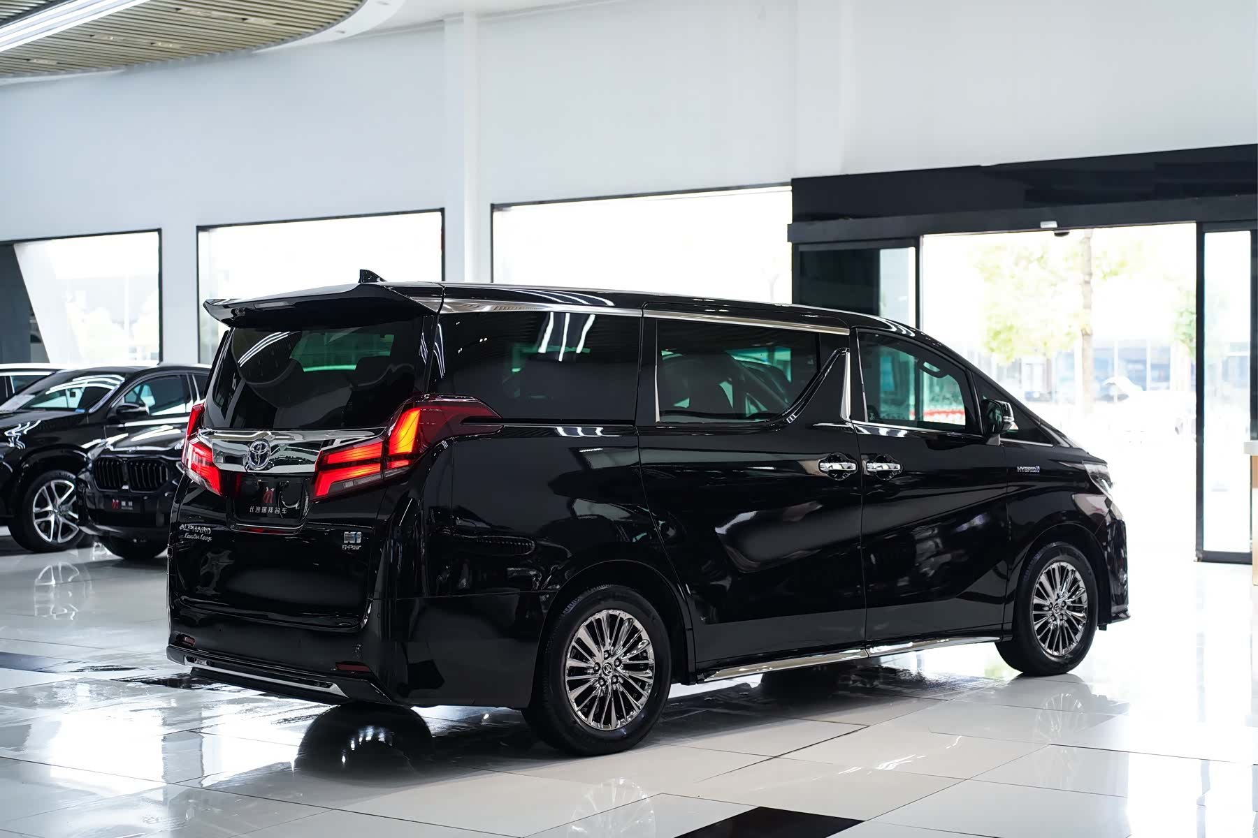 Toyota Alphard, 2022 17