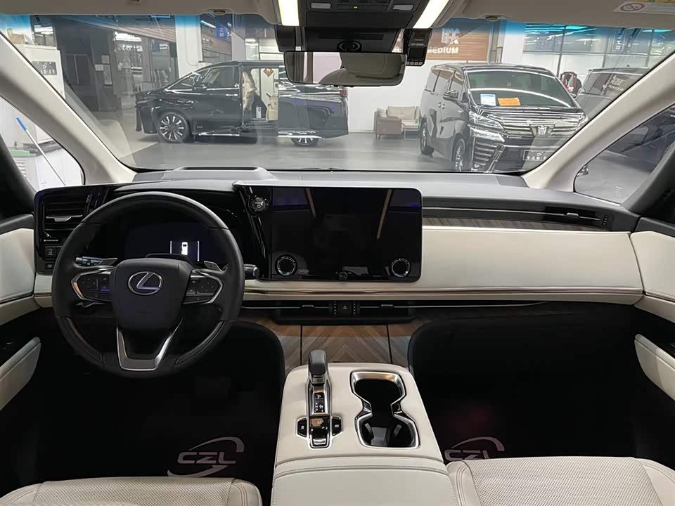 Lexus LM