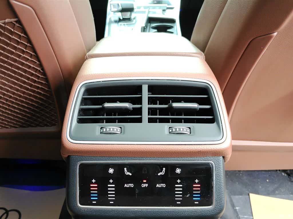 Audi A6L, 2019 11
