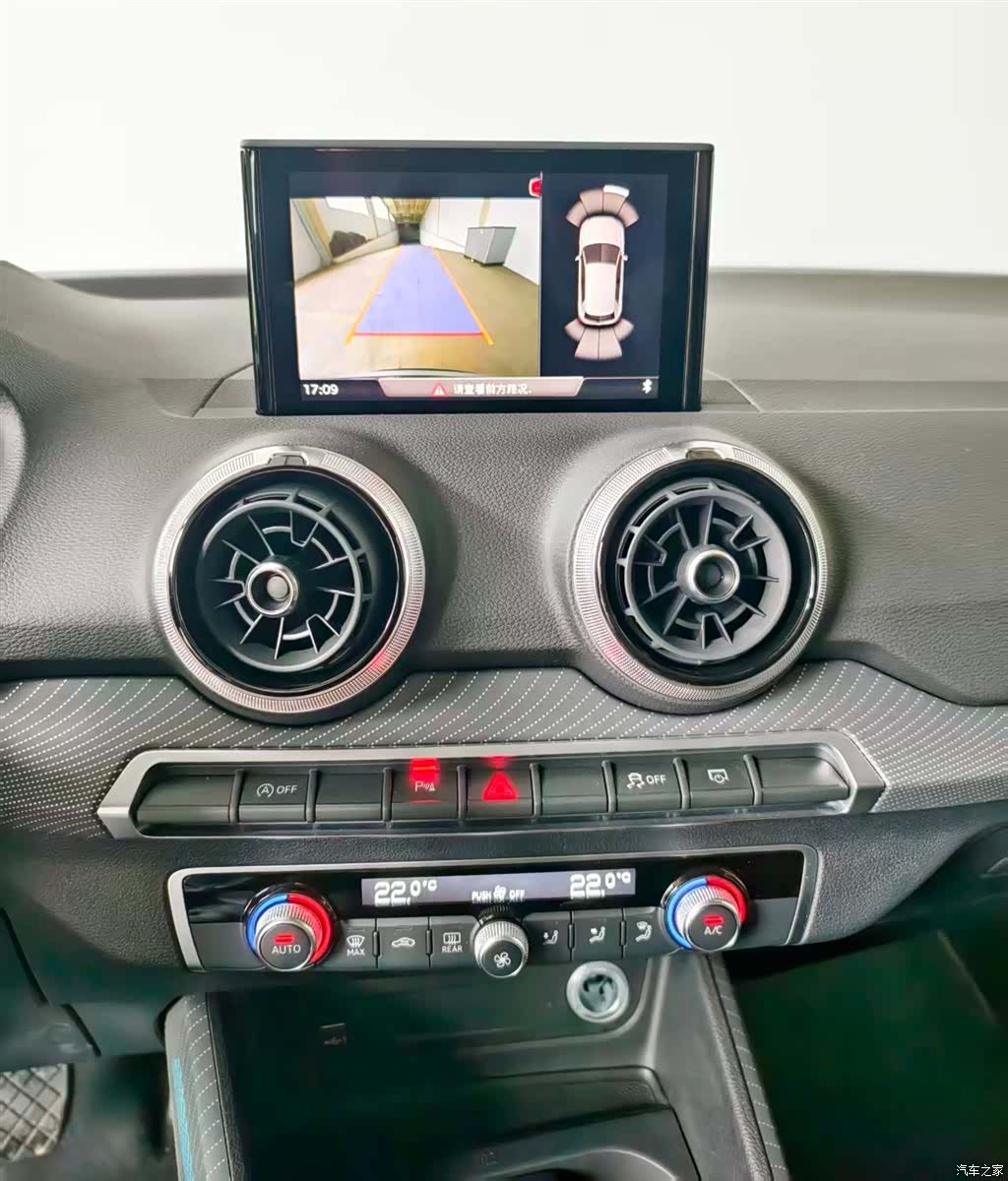 Audi Q2L, 2024 11