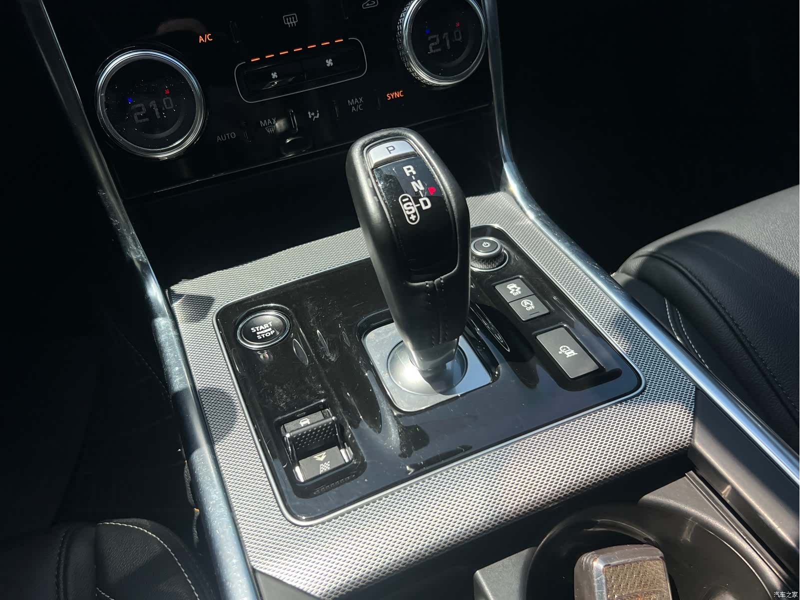 Land Rover XEL, 2020 15