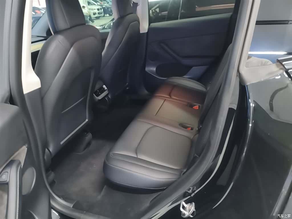 Tesla Model Y, 2022 17
