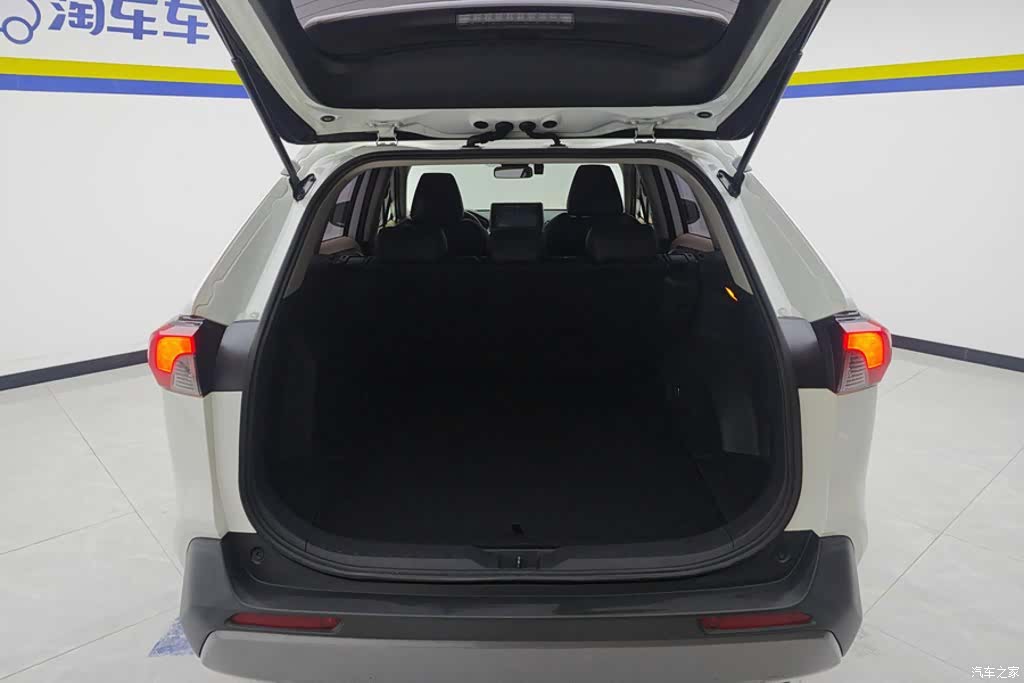 Toyota RAV4, 2020 4