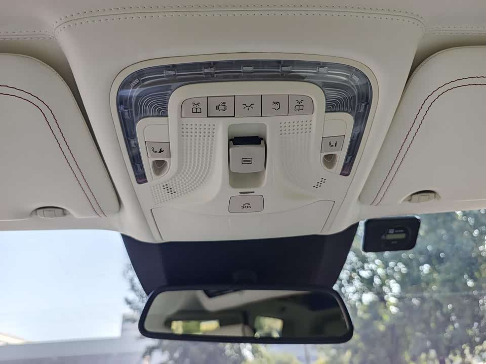 Mercedes-Benz V-class