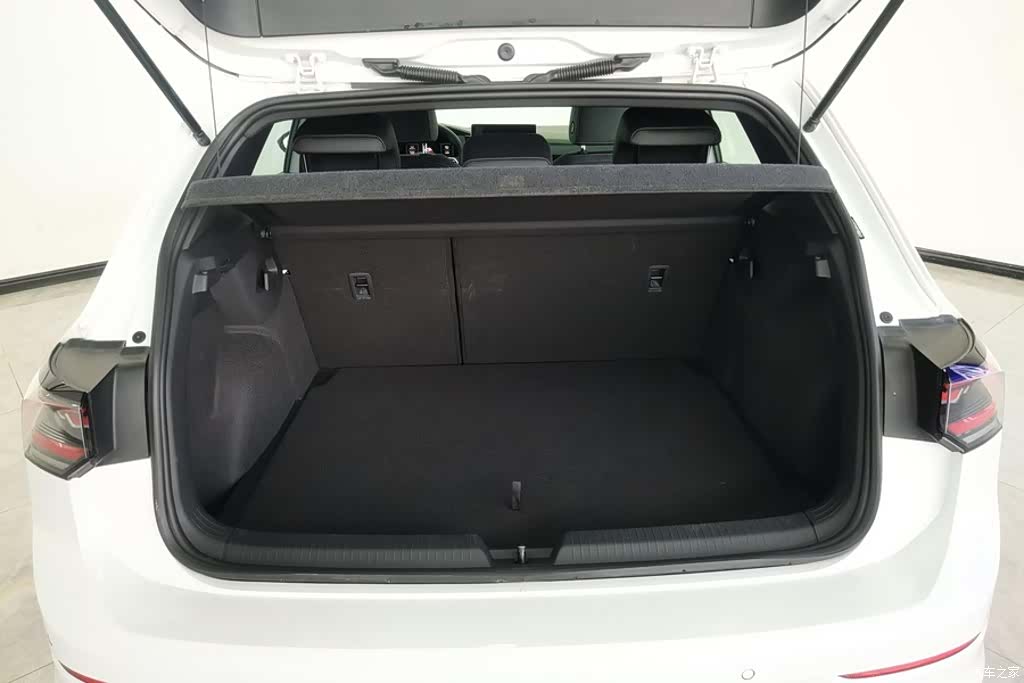 Volkswagen Golf, 2024 4