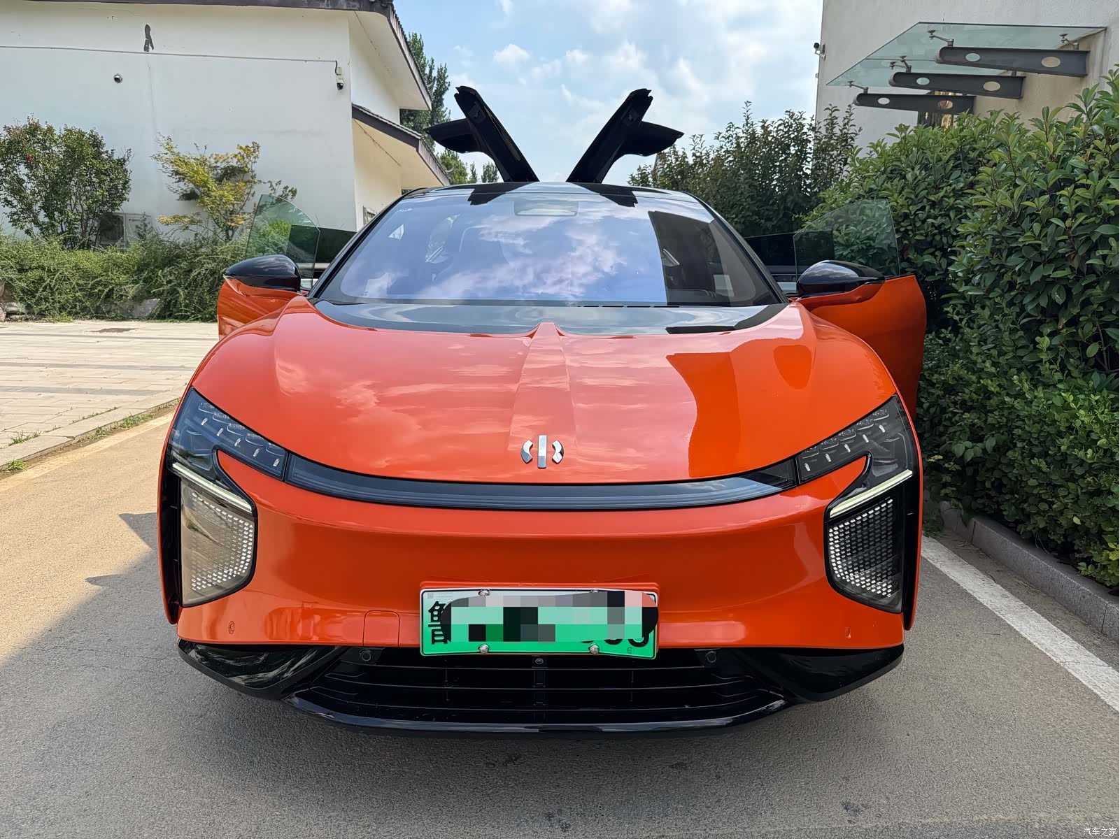 HiPhi X, 2021 8