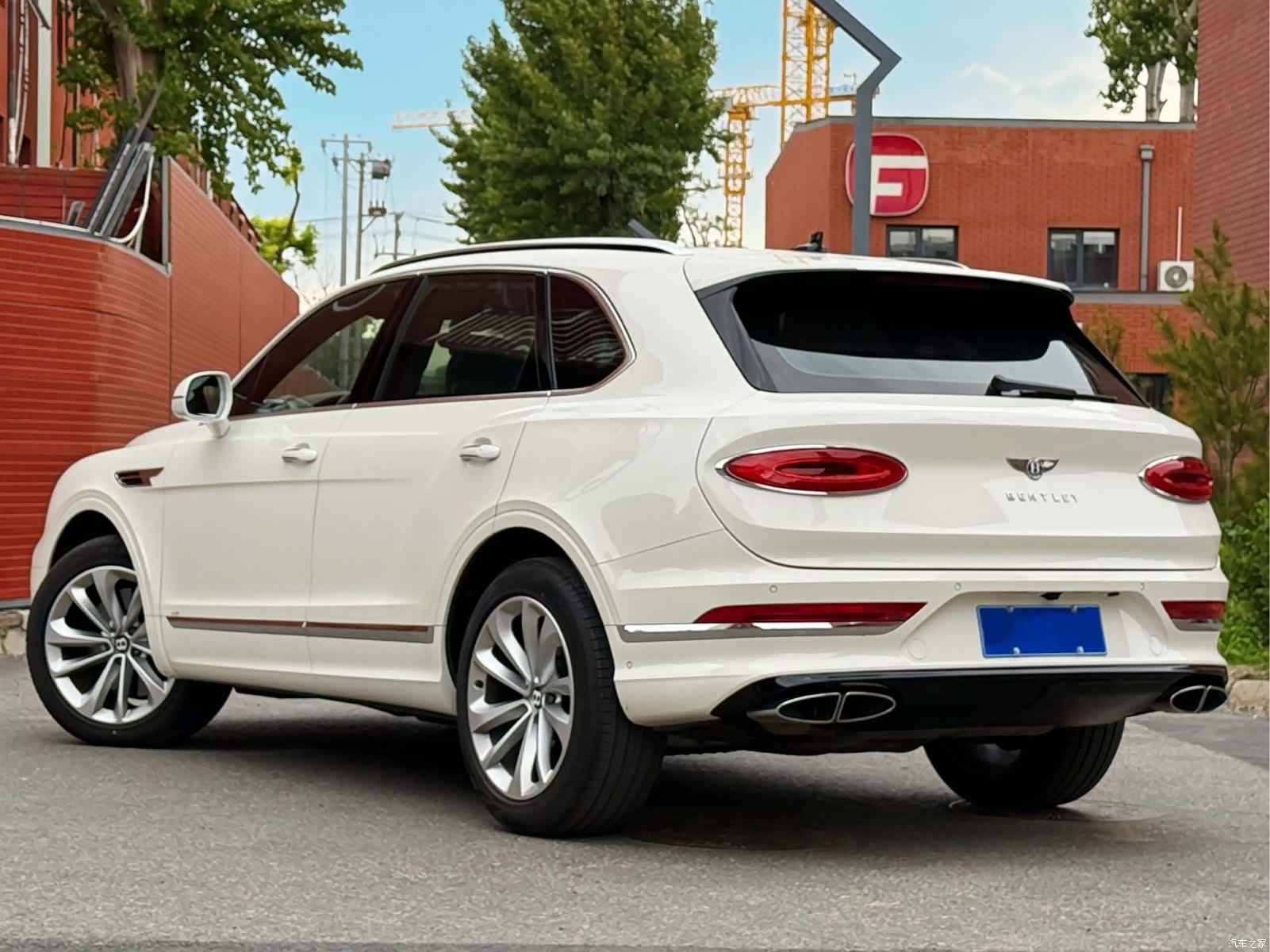 Bentley Bentayga, 2021 4