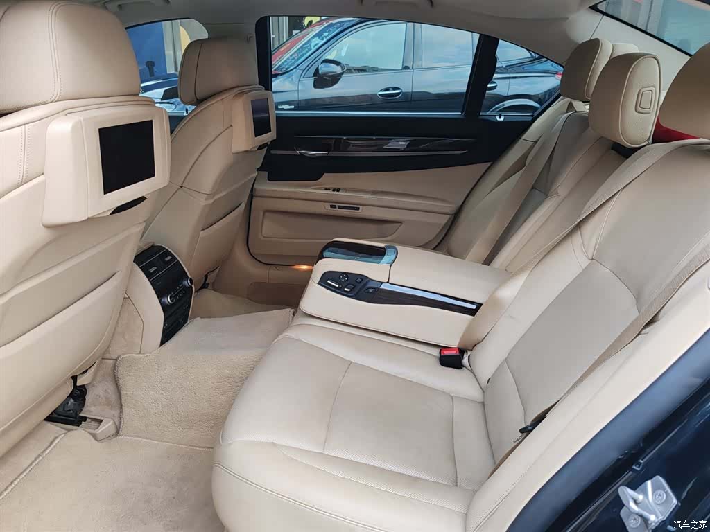 BMW 7 Series, 2011 11