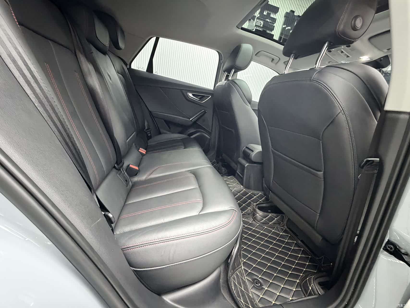 Audi Q2L, 2023 13