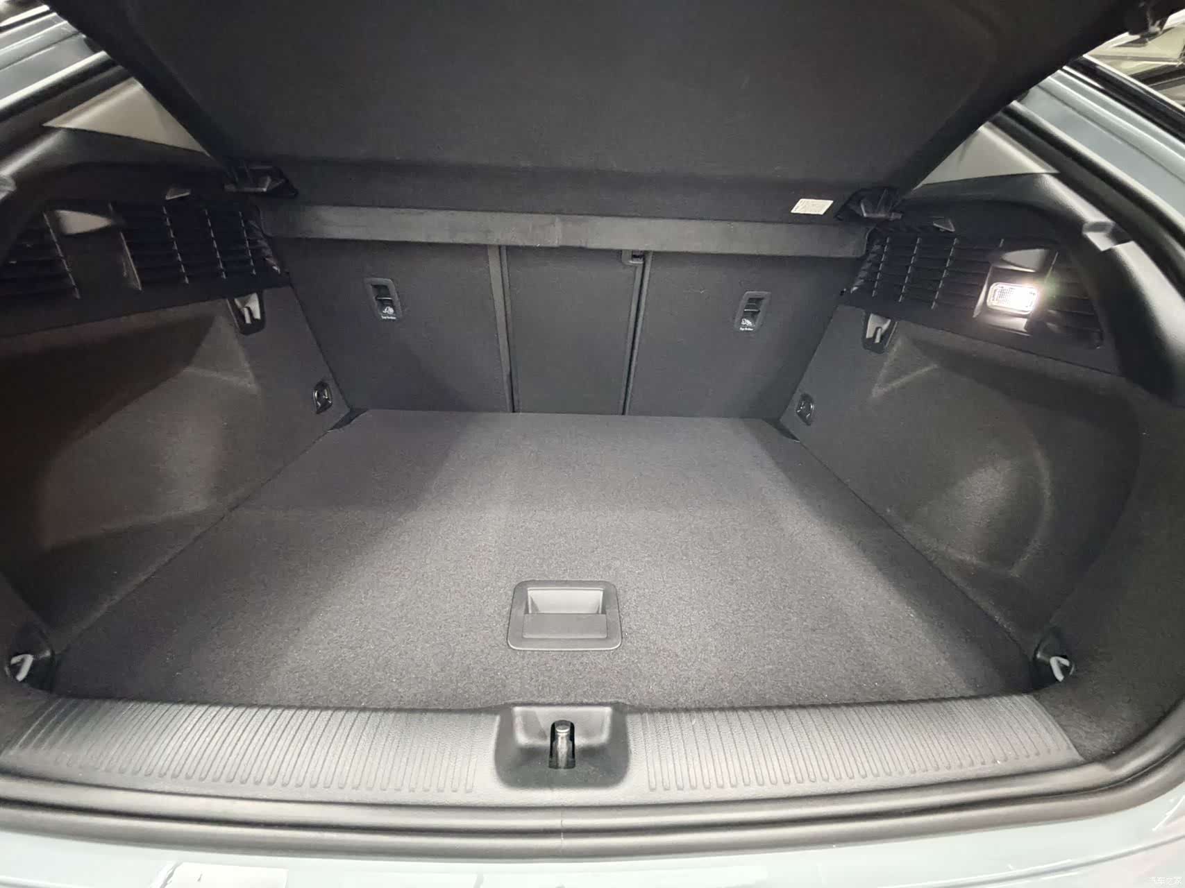 Audi Q2L, 2023 17