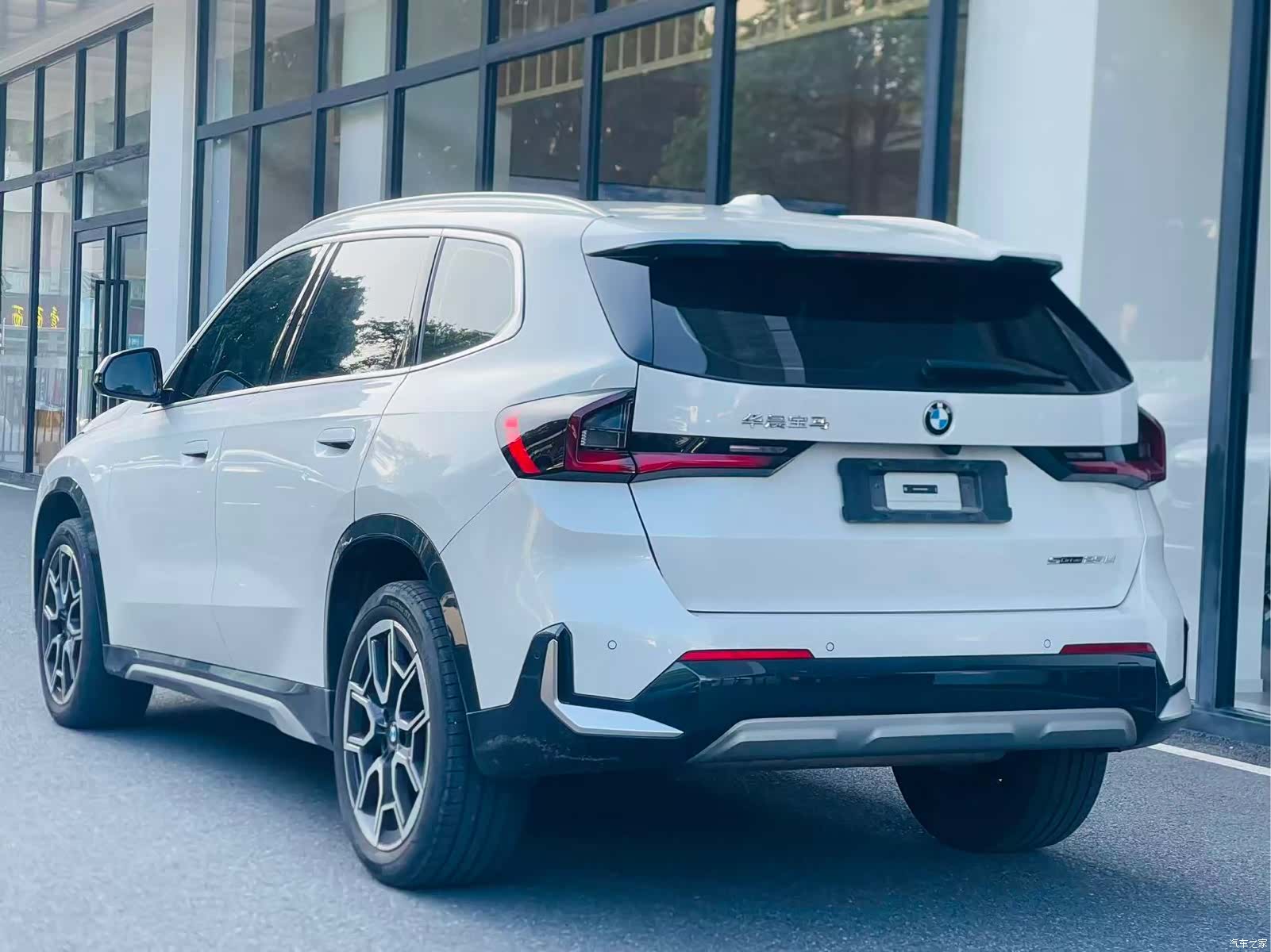 BMW X1, 2023 все фото