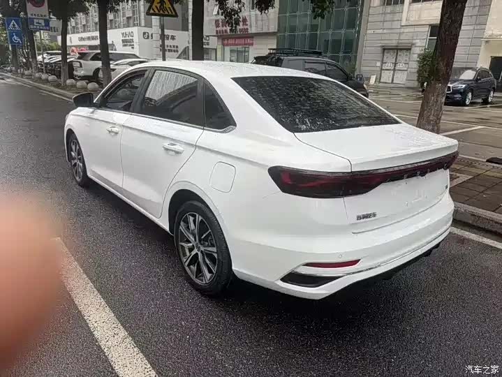 Geely Emgrand, 2021 15