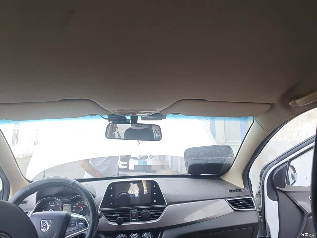 Wuling 310W, 2018 9