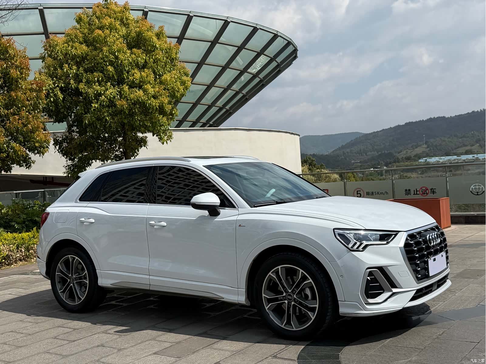 Audi Q3, 2022 3