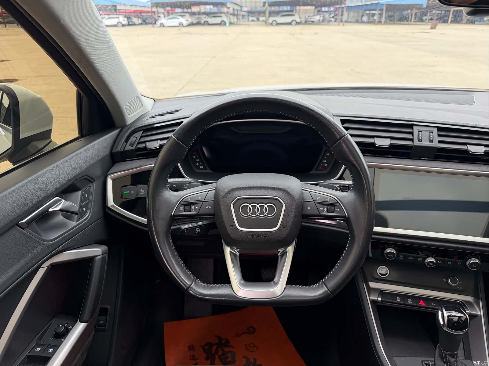 Audi Q3, 2022 10