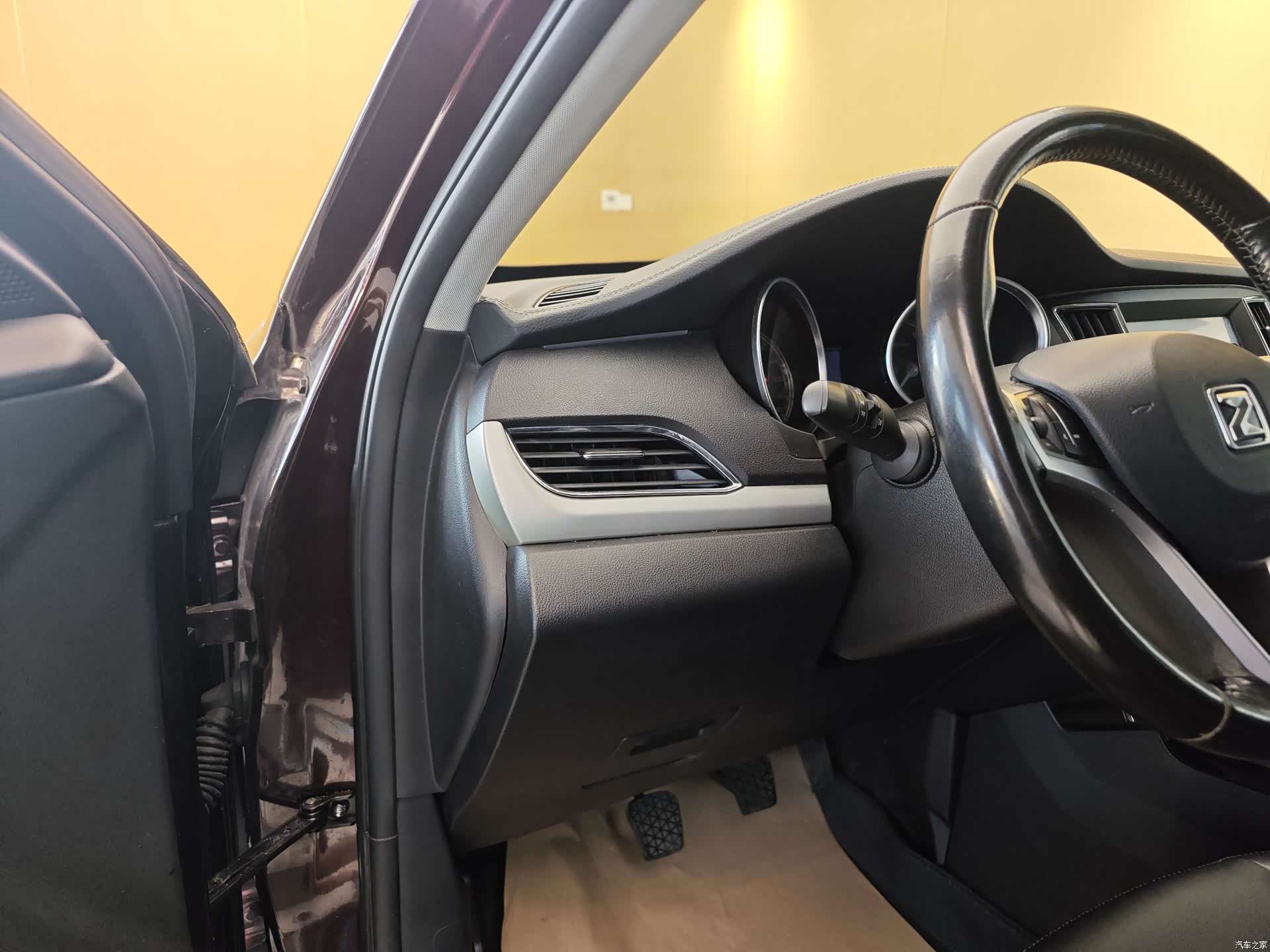 Zotye SR7, 2016 11