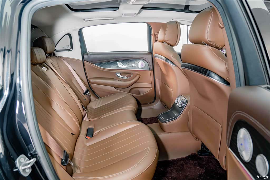 Mercedes-Benz E-Class, 2022 22