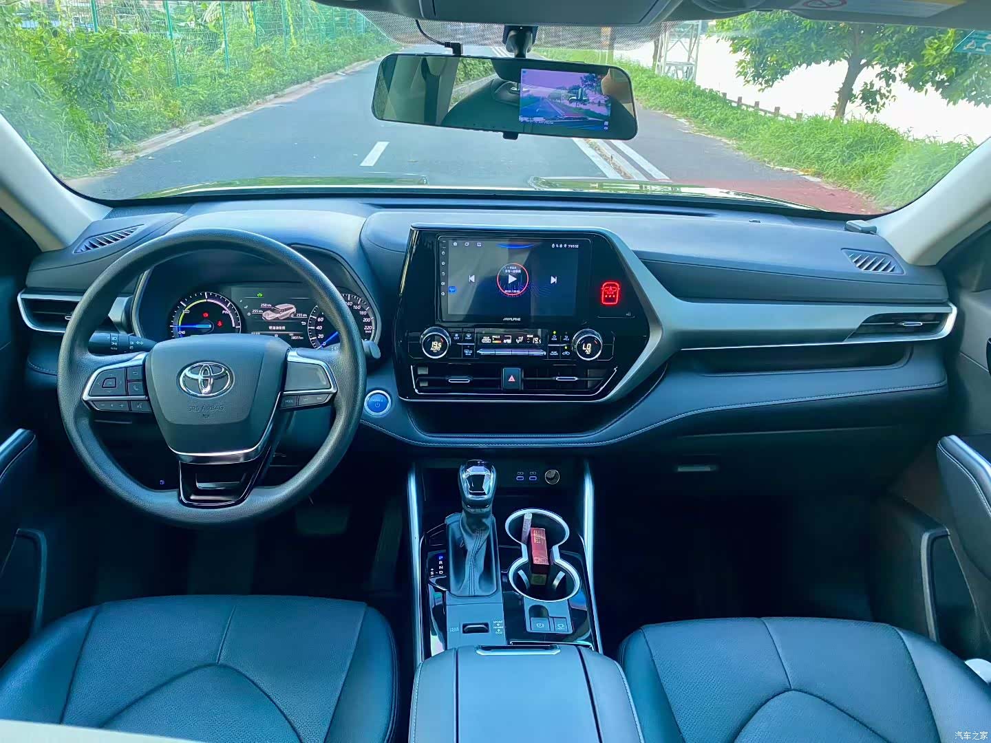 Toyota Highlander, 2022 все фото