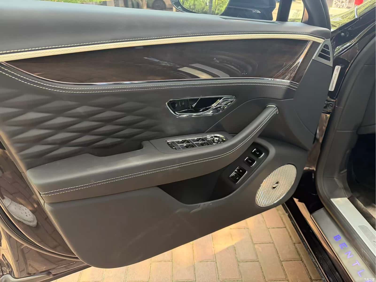 Bentley Flying Spur, 2022 14