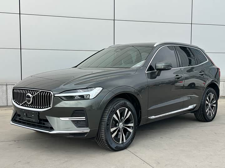 Volvo XC60 2022 — фото 1