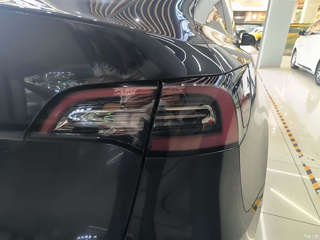 Tesla Model Y, 2024 8