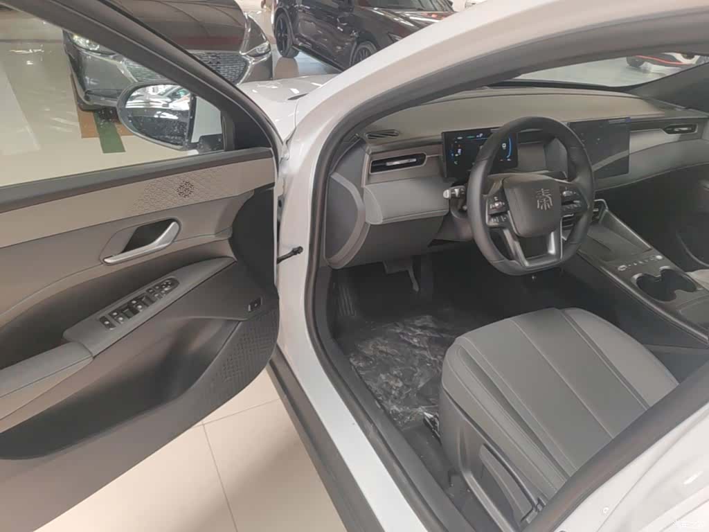 BYD Qin, 2026 16