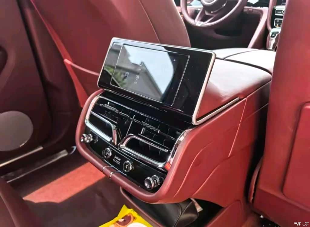 Bentley Bentayga, 2024 все фото