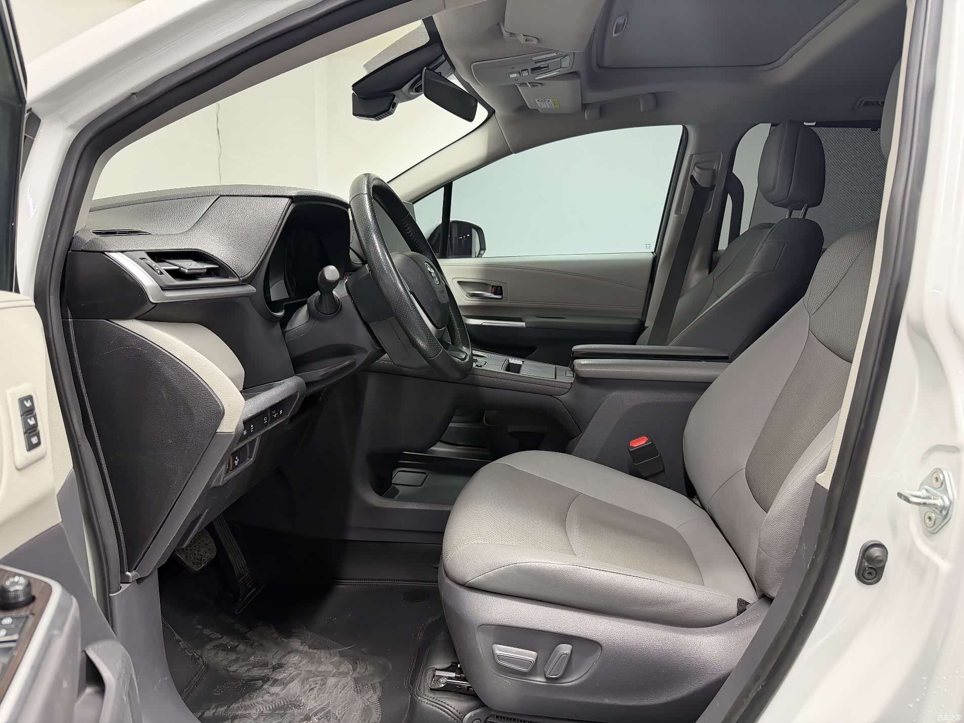 Toyota Granvia, 2024 все фото