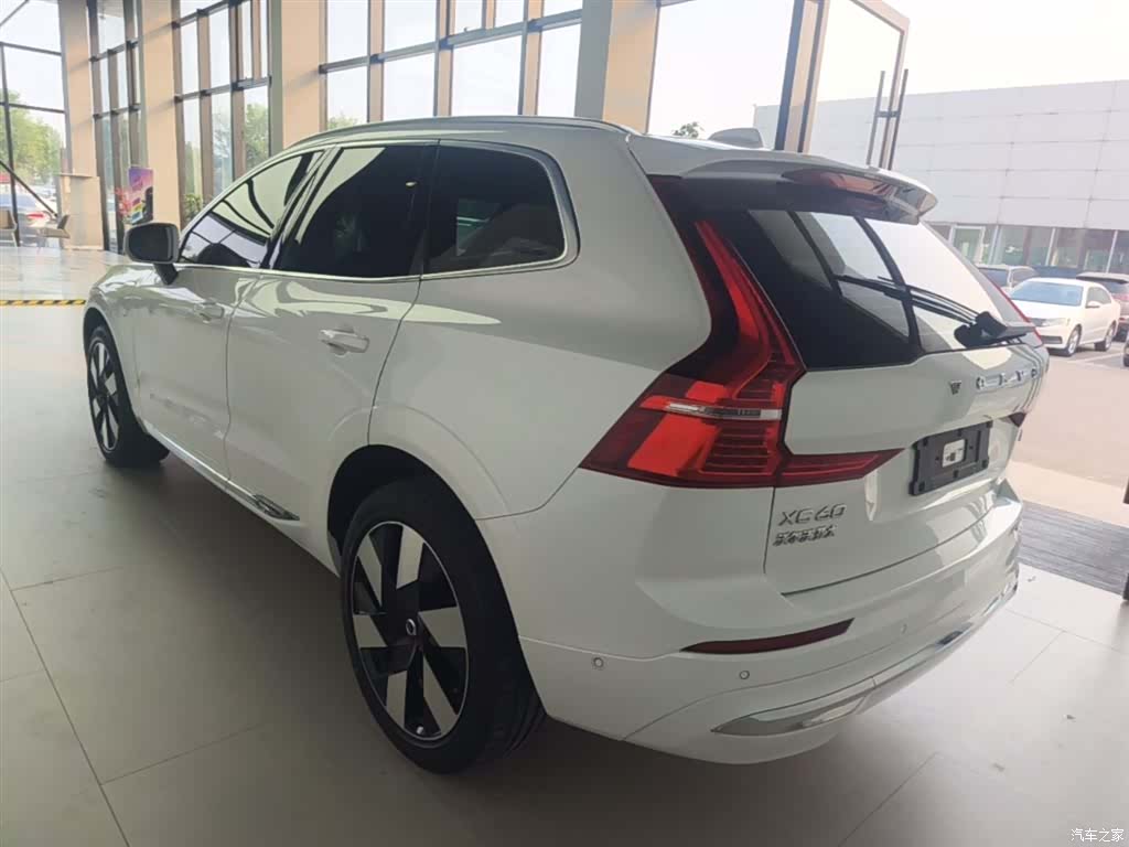 Volvo XC60, 2024 все фото