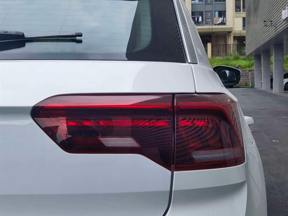 Volkswagen T-ROC exploring Songs