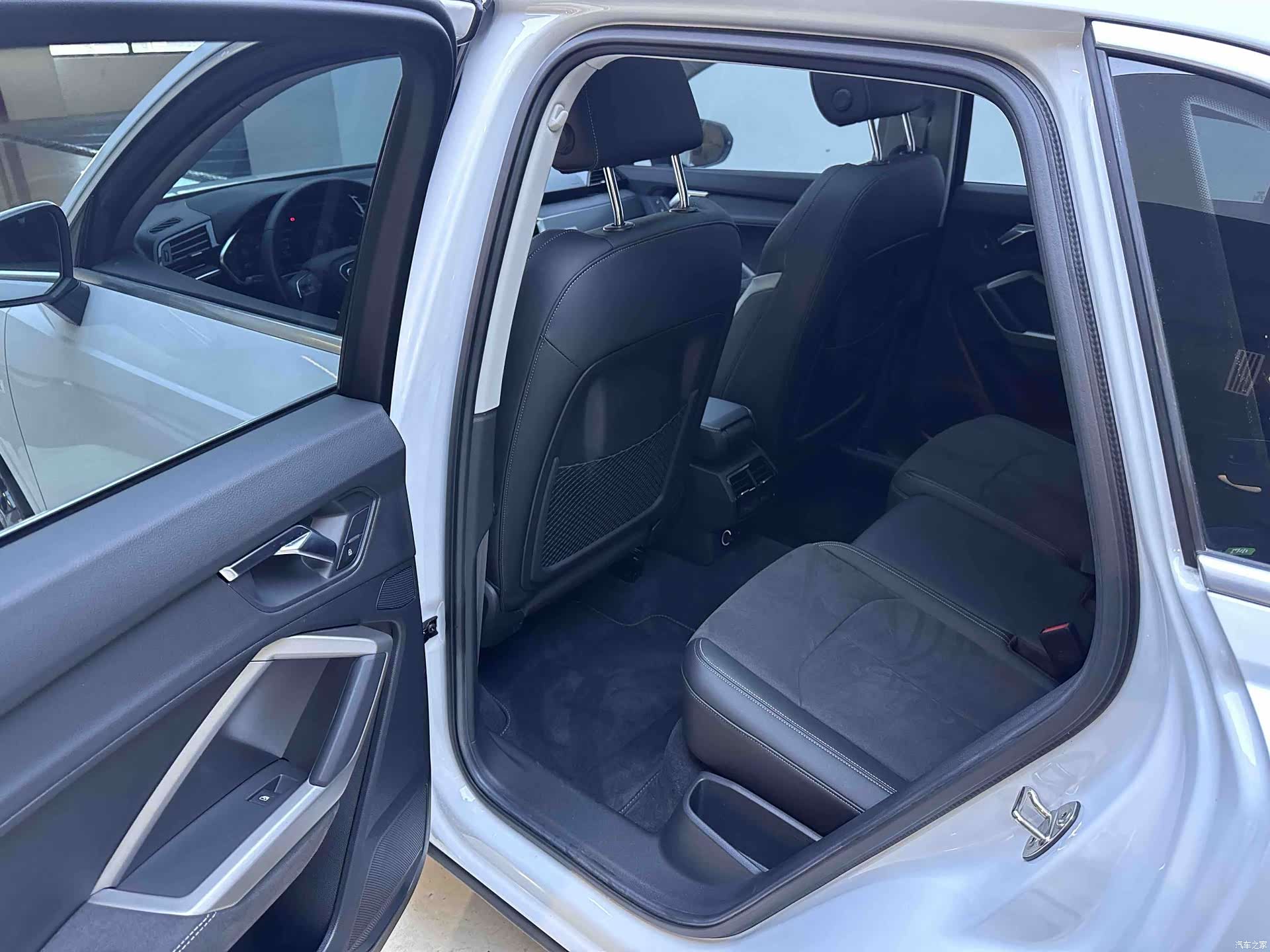 Audi Q3, 2022 11